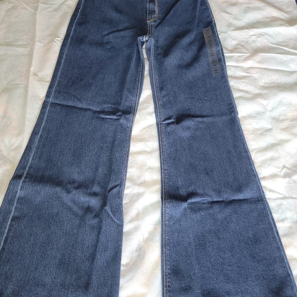 American Eagle Stretch High-Waisted Flare Jeans W/ Horsebit Chain Detail - Picture 9 of 9